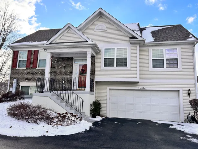 $2,400 | 14624 Paul Revere Lane, Unit 14624, Plainfield, IL 60544