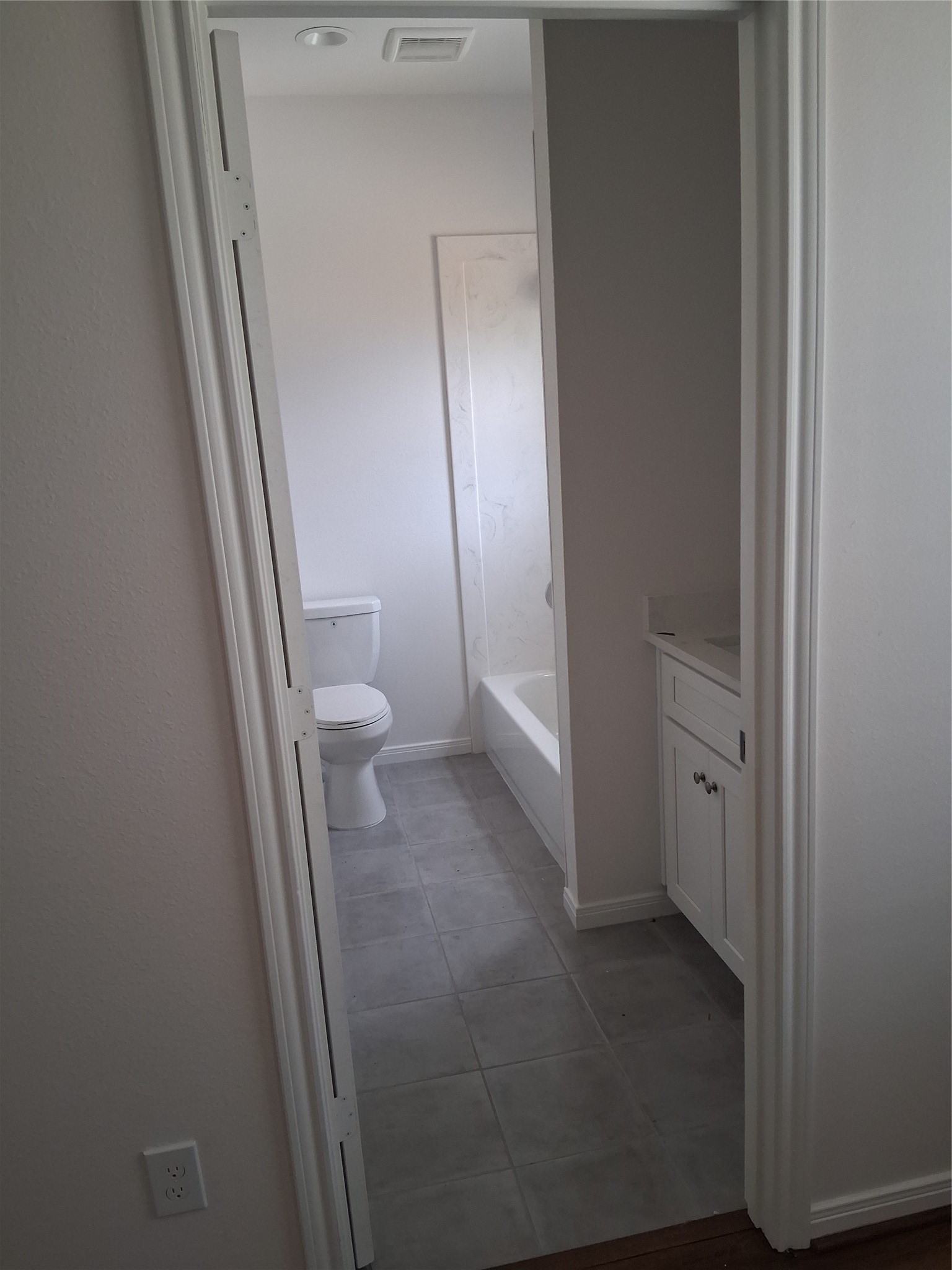 6835 Landor Street Houston, TX 77028 - Photo 13 of 32 a view of a bathroom from a hallway