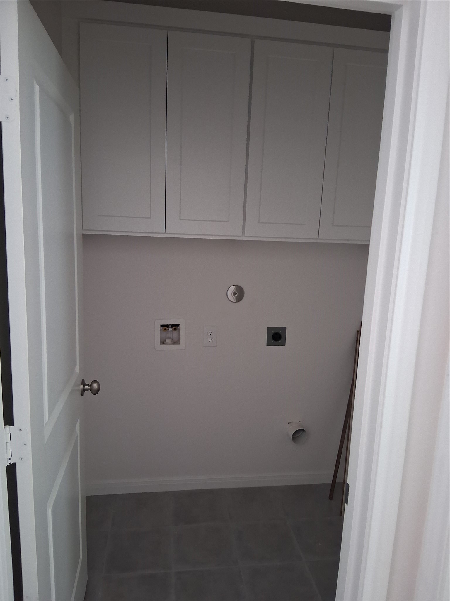 6835 Landor Street Houston, TX 77028 - Photo 14 of 32 a view of cabinets