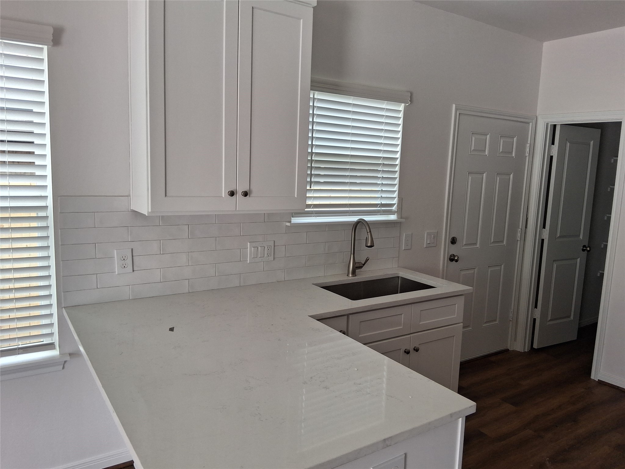 6835 Landor Street Houston, TX 77028 - Photo 5 of 32 a kitchen that has a sink and a window in it