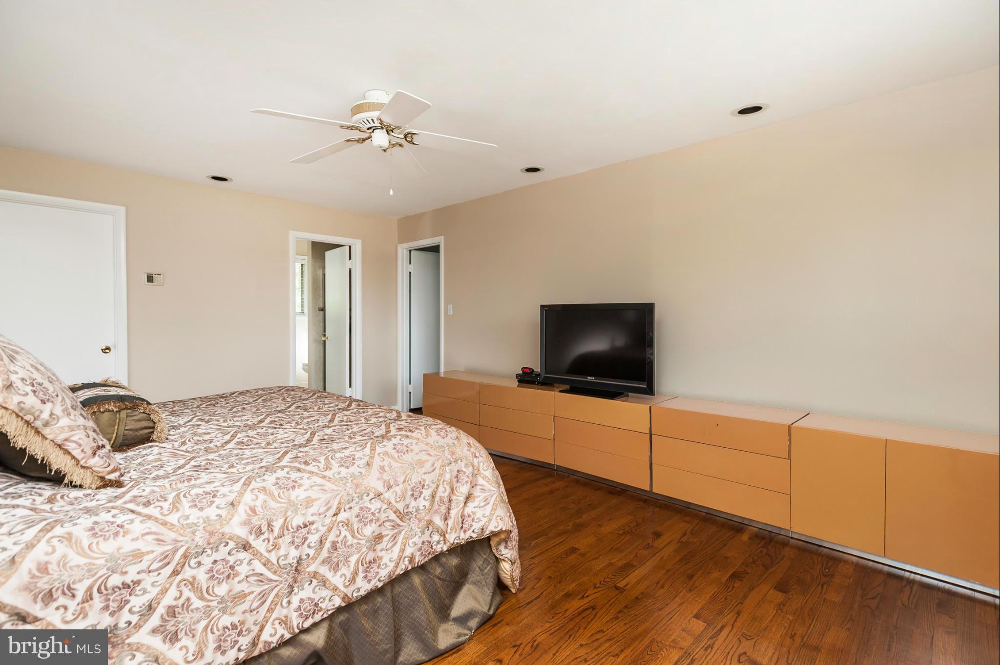 2401 Sugarcone Road Baltimore, MD 21209 - Photo 16 of 30 Bedroom (Master)