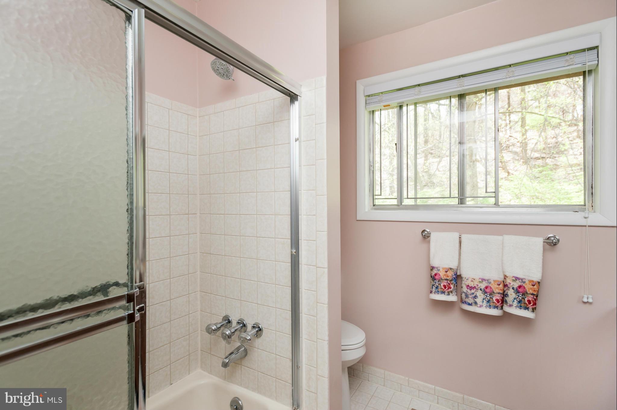 2401 Sugarcone Road Baltimore, MD 21209 - Photo 22 of 30 Bath