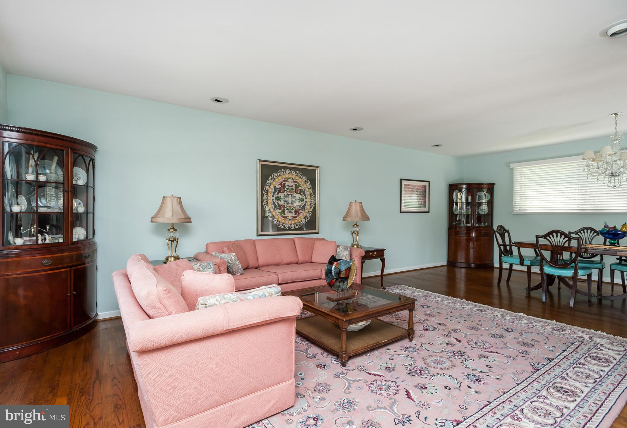 2401 Sugarcone Road Baltimore, MD 21209 - Photo 5 of 30 Living Room