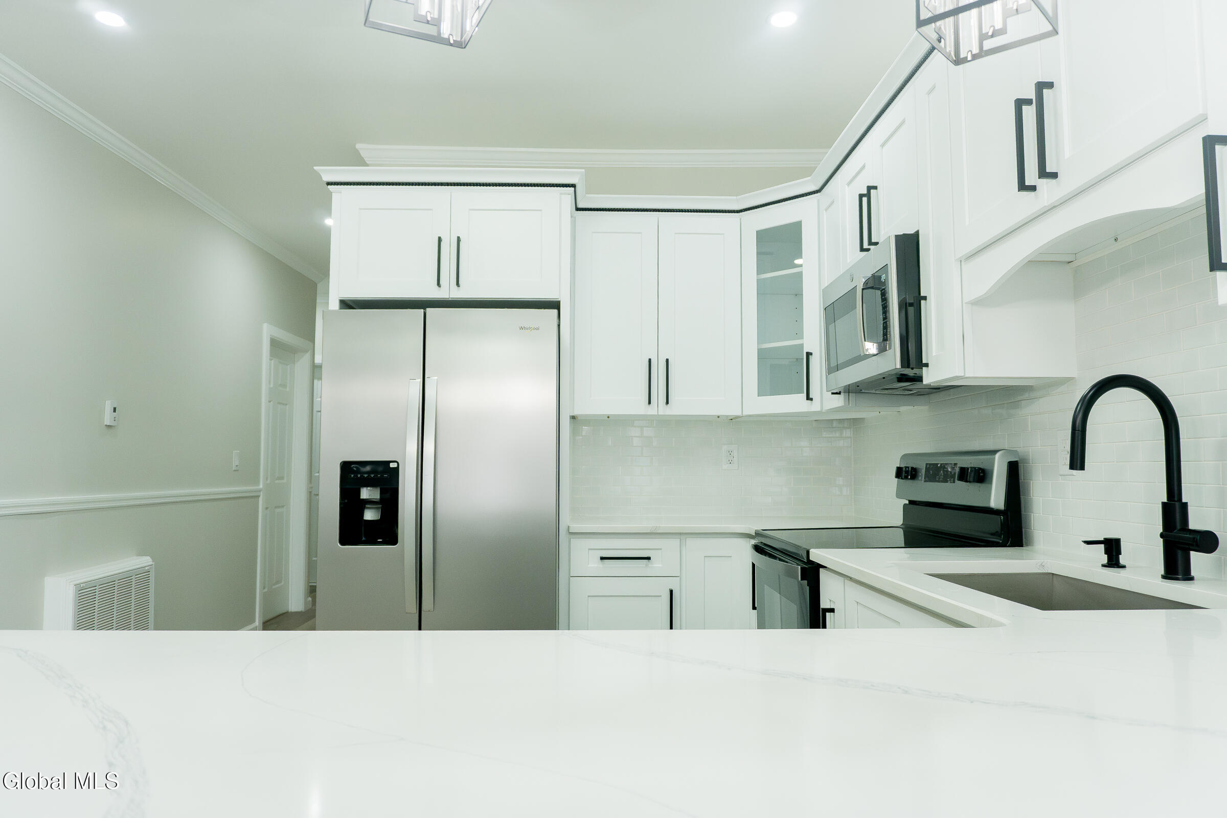 418 3rd Street, Unit 1 Schenectady, NY 12306 - Photo 9 of 30 _DSC2750