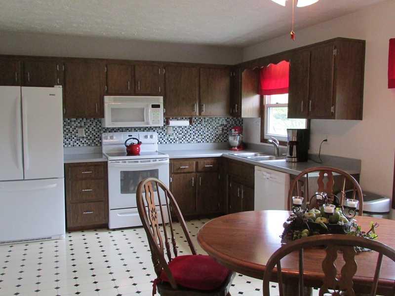 2042 Bigger Road Bulger, PA 15019 - Photo 6 of 20 Kitchen. Lite & bright eat in kitchen.