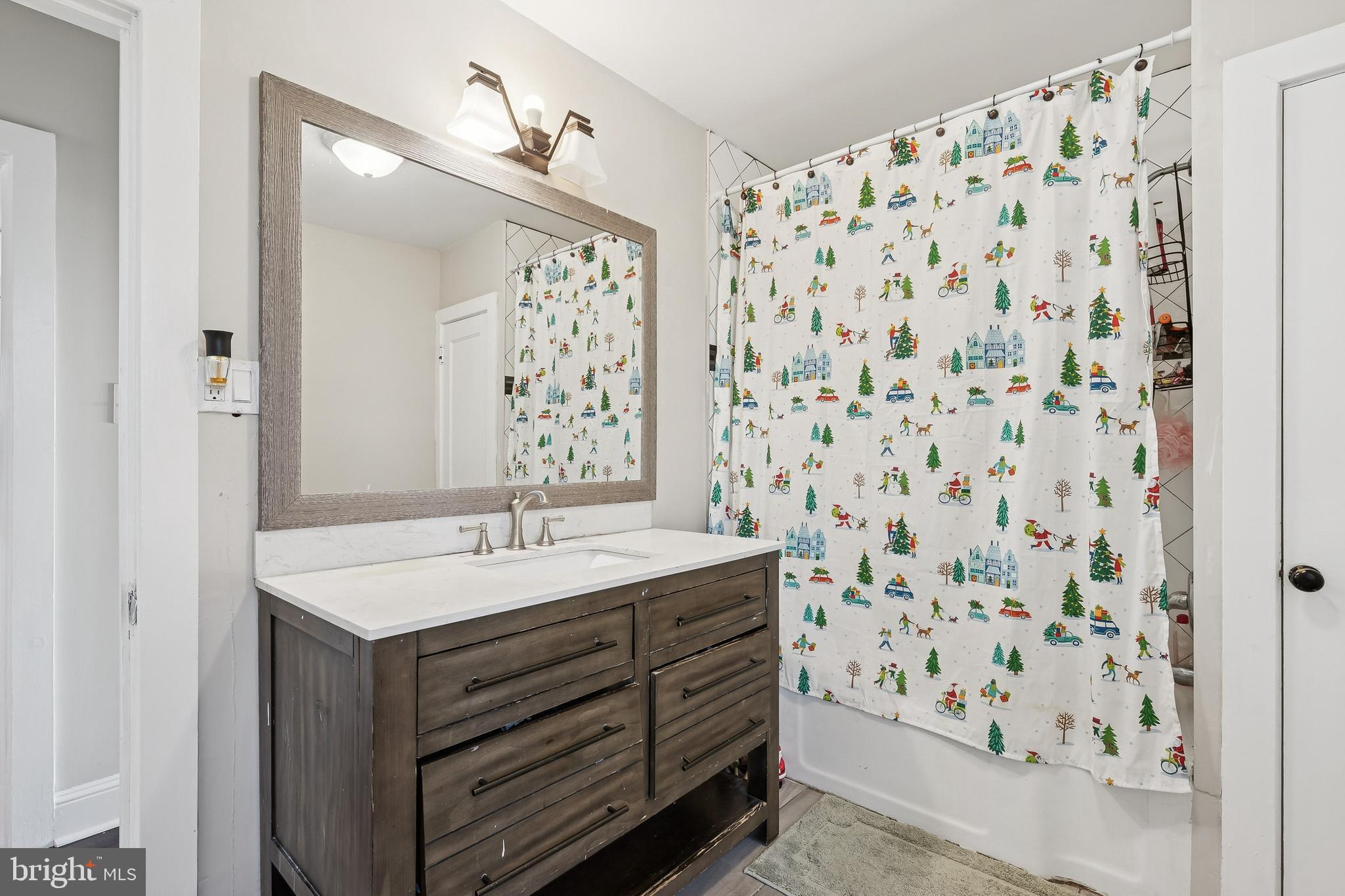 24 North Chester Avenue Riverside, NJ 08075 - Photo 11 of 25 Bathroom Upstairs