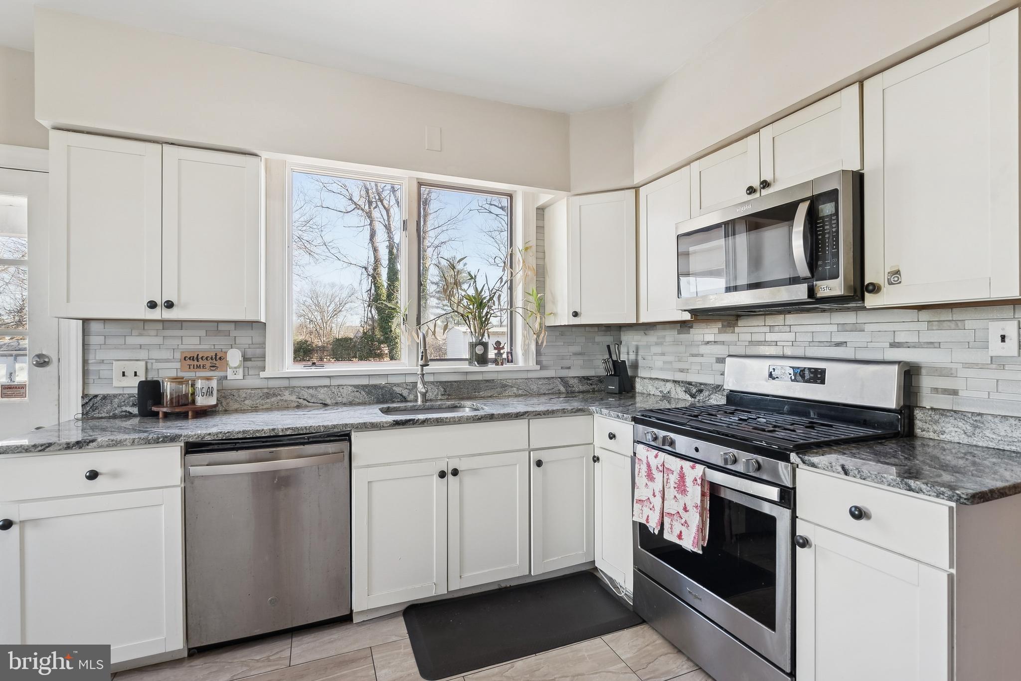 24 North Chester Avenue Riverside, NJ 08075 - Photo 6 of 25 Kitchen