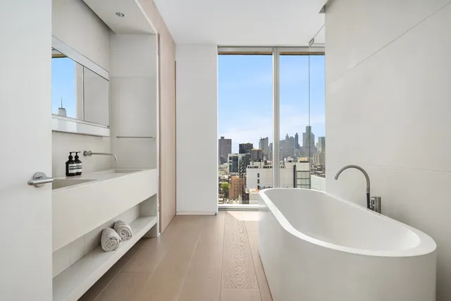 $28,000 | 215 Chrystie Street, Unit 27E | Lower East Side