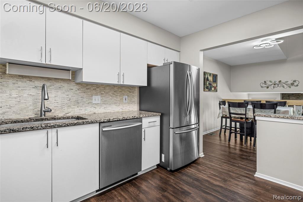39455 Country Lane Novi, MI 48375 - Photo 13 of 52