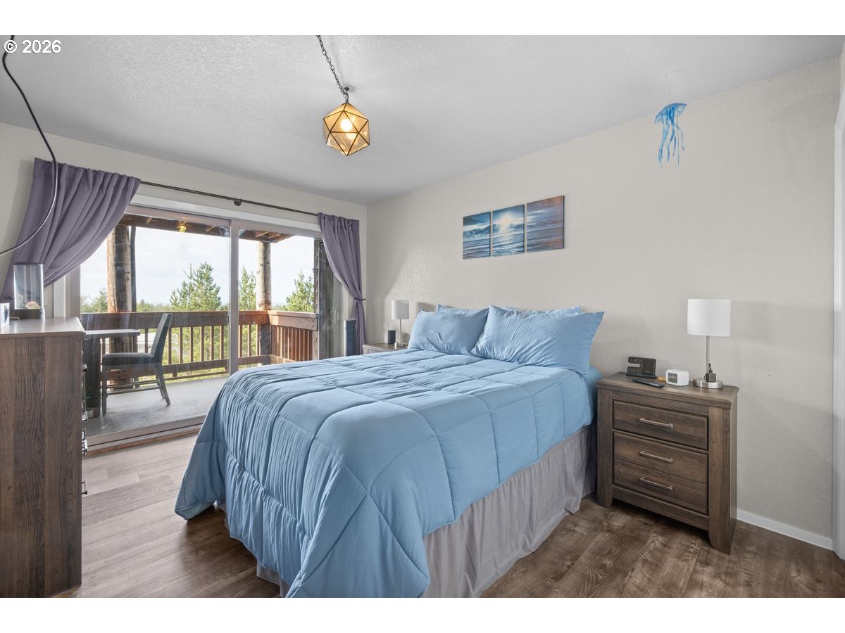 2801 Willows Road, Unit 8 Seaview, WA 98644 - Photo 14 of 21 Bedroom