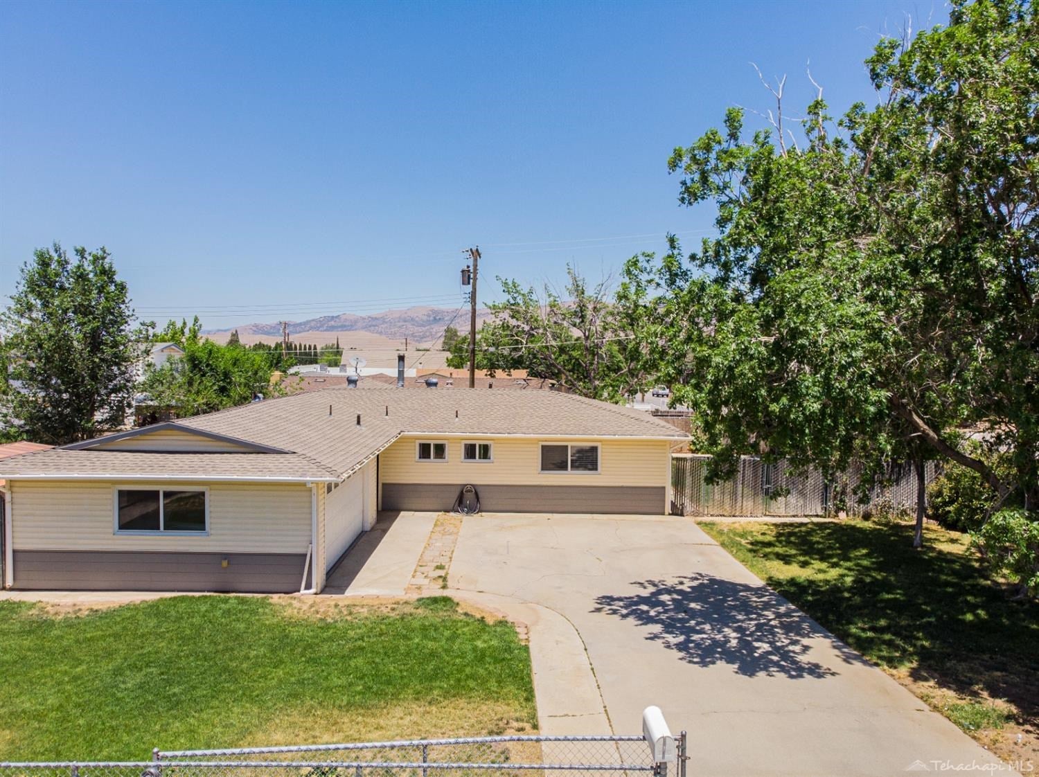 201 Spruce Street Tehachapi, CA 93561 - Photo 2 of 34 Gallery Image 2
