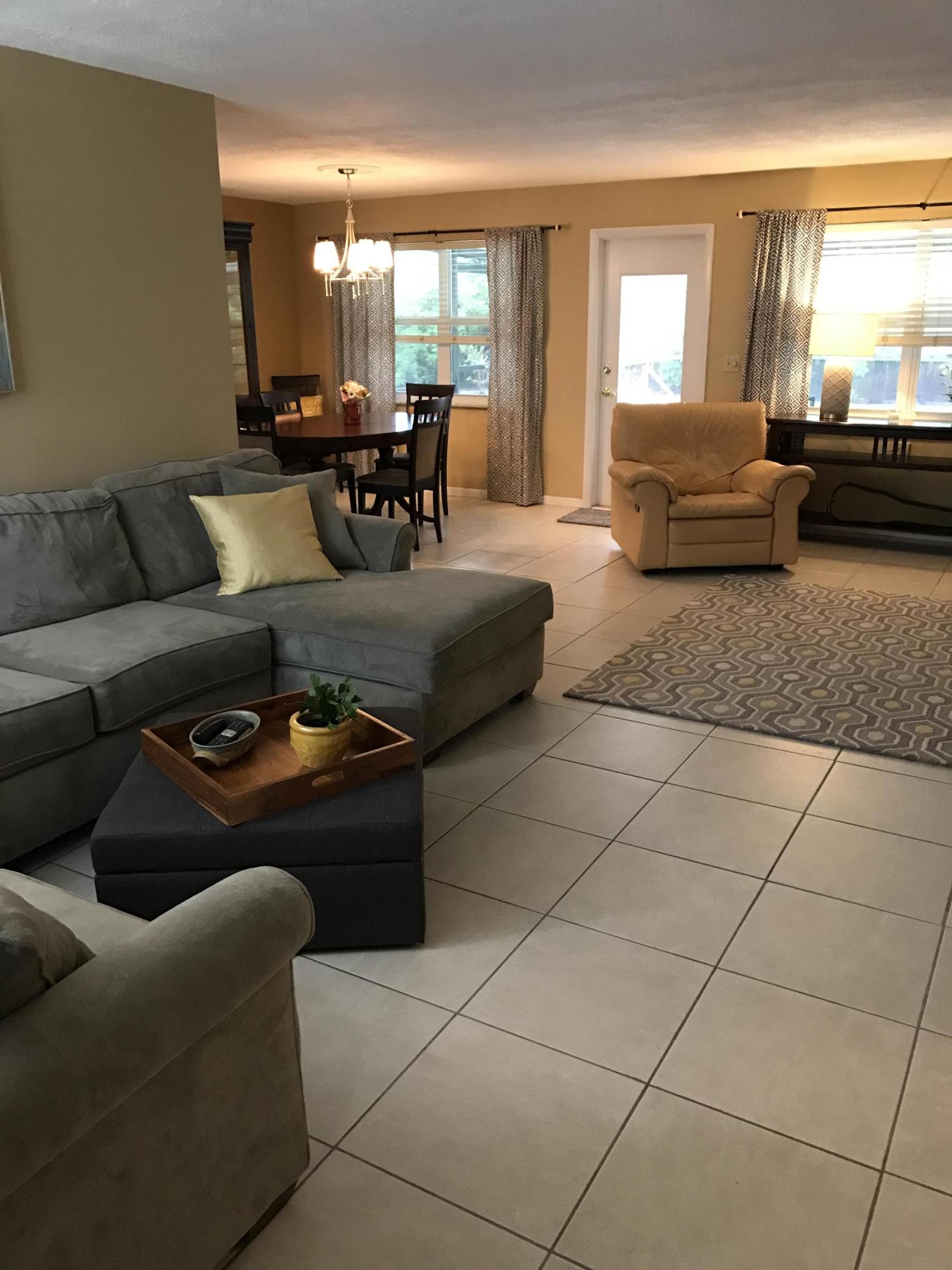 315 Pineview Road Jupiter, FL 33469 - Photo 11 of 42 Living Area