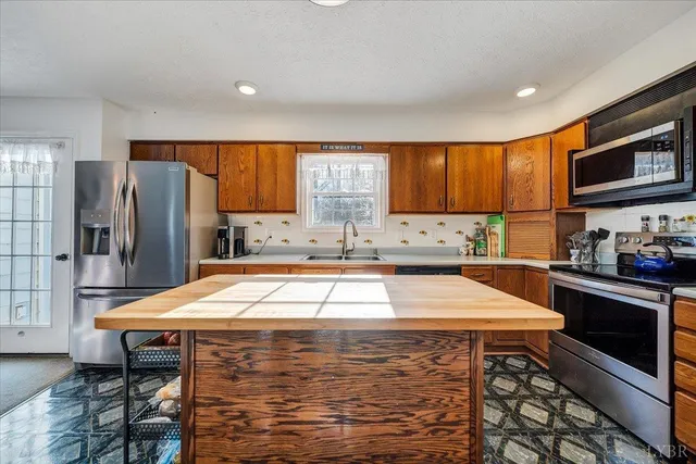 $450,000 | 111 Donegal Lane, Bedford, VA 24523