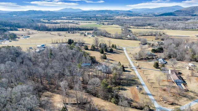 $450,000 | 111 Donegal Lane, Bedford, VA 24523