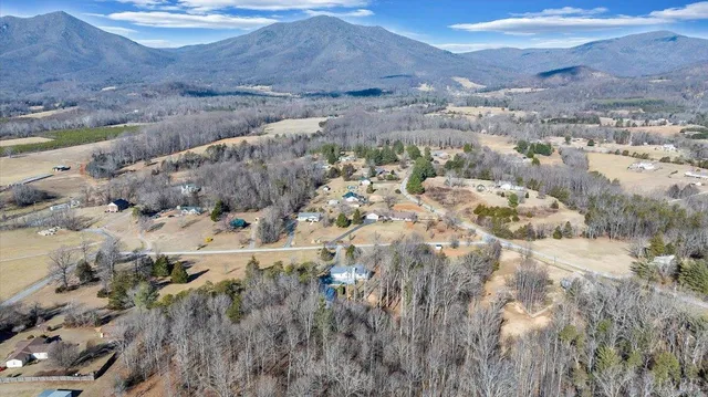 $450,000 | 111 Donegal Lane, Bedford, VA 24523