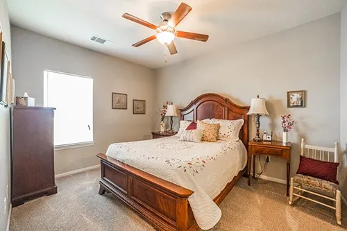 $595 | 809 East Briggs Drive, Macon, MO 63552