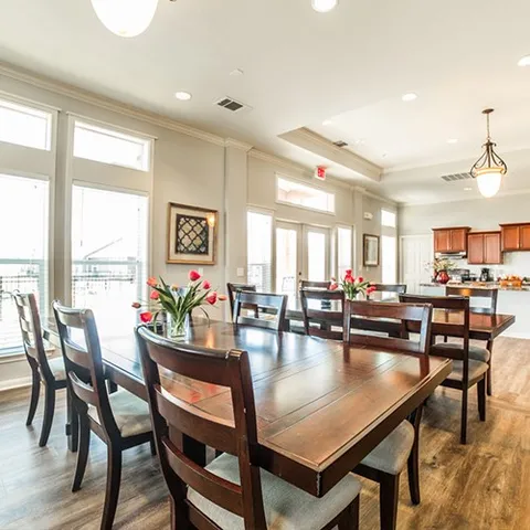 $595 | 809 East Briggs Drive, Macon, MO 63552