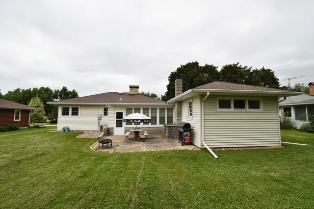 $249,900 | 345 East 5th Street, Zumbrota, MN 55992