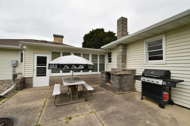 $249,900 | 345 East 5th Street, Zumbrota, MN 55992