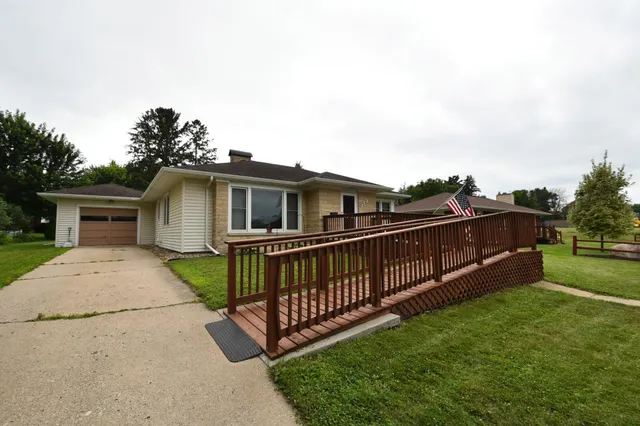 $249,900 | 345 East 5th Street, Zumbrota, MN 55992