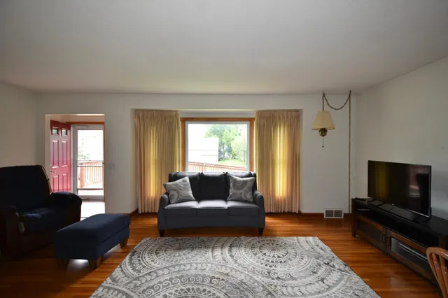 $249,900 | 345 East 5th Street, Zumbrota, MN 55992