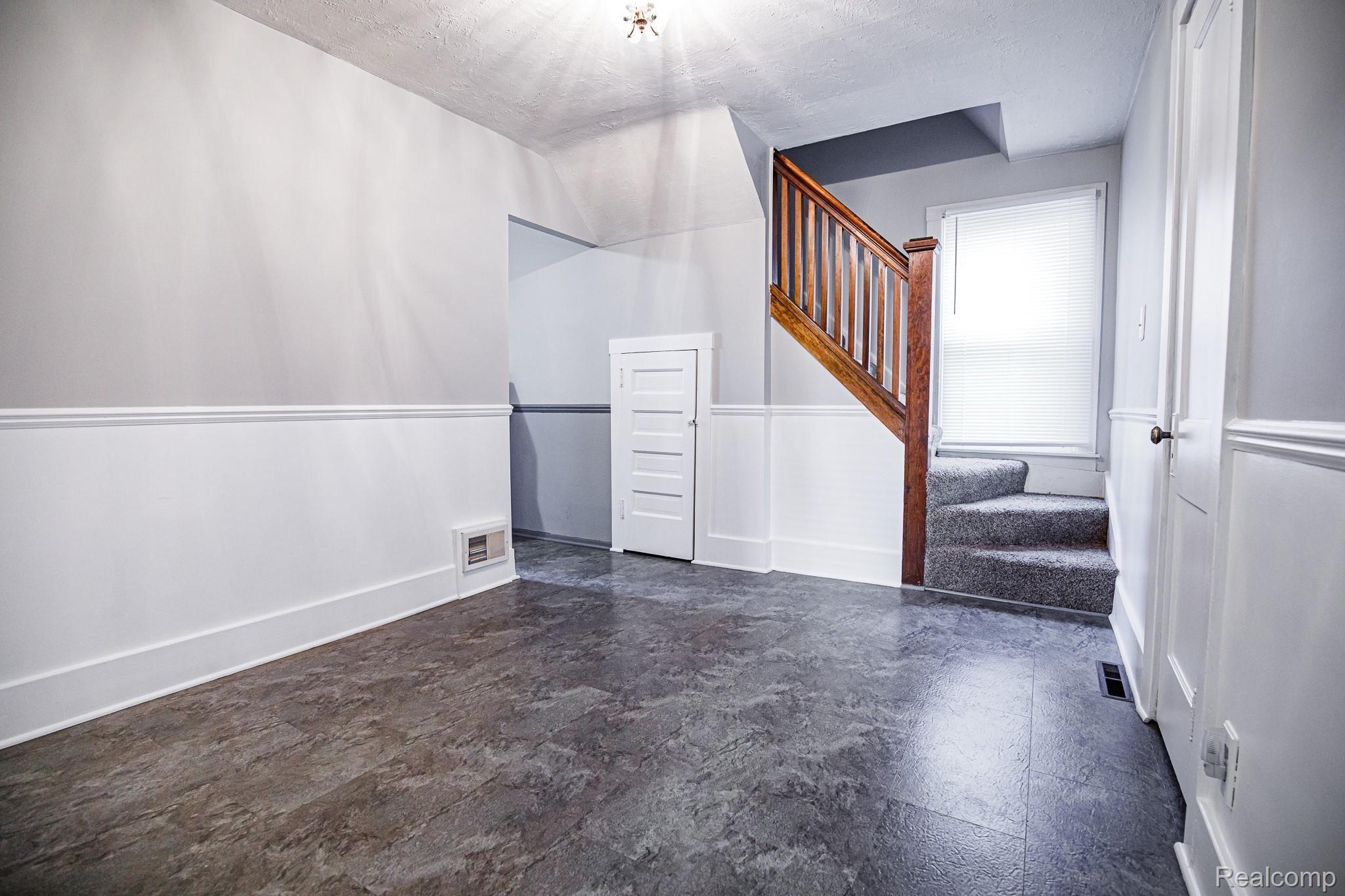 336 Stratford Road Ferndale, MI 48220 - Photo 13 of 29 463A9250.jpg