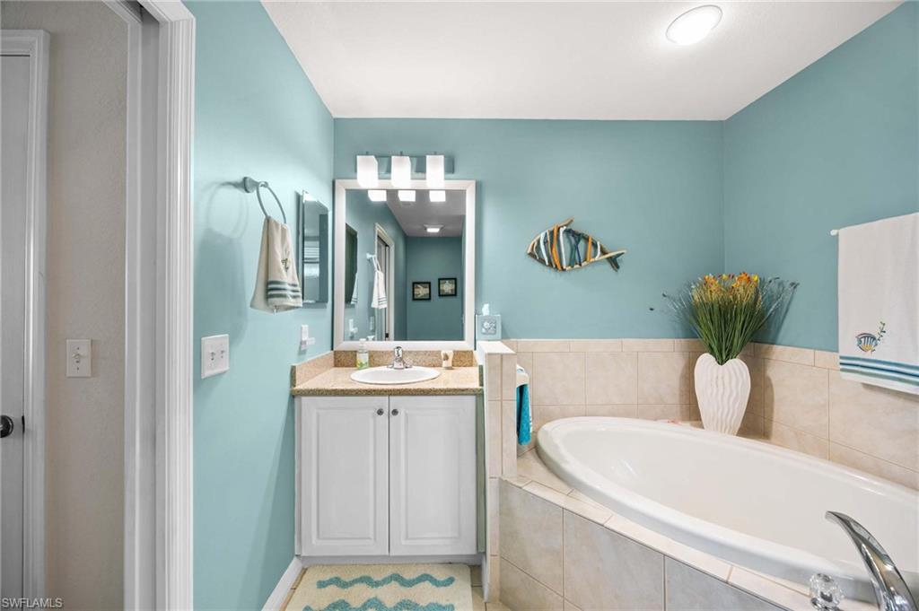 7930 Mahogany Run Lane, Unit 811 Naples, FL 34113 - Photo 18 of 50