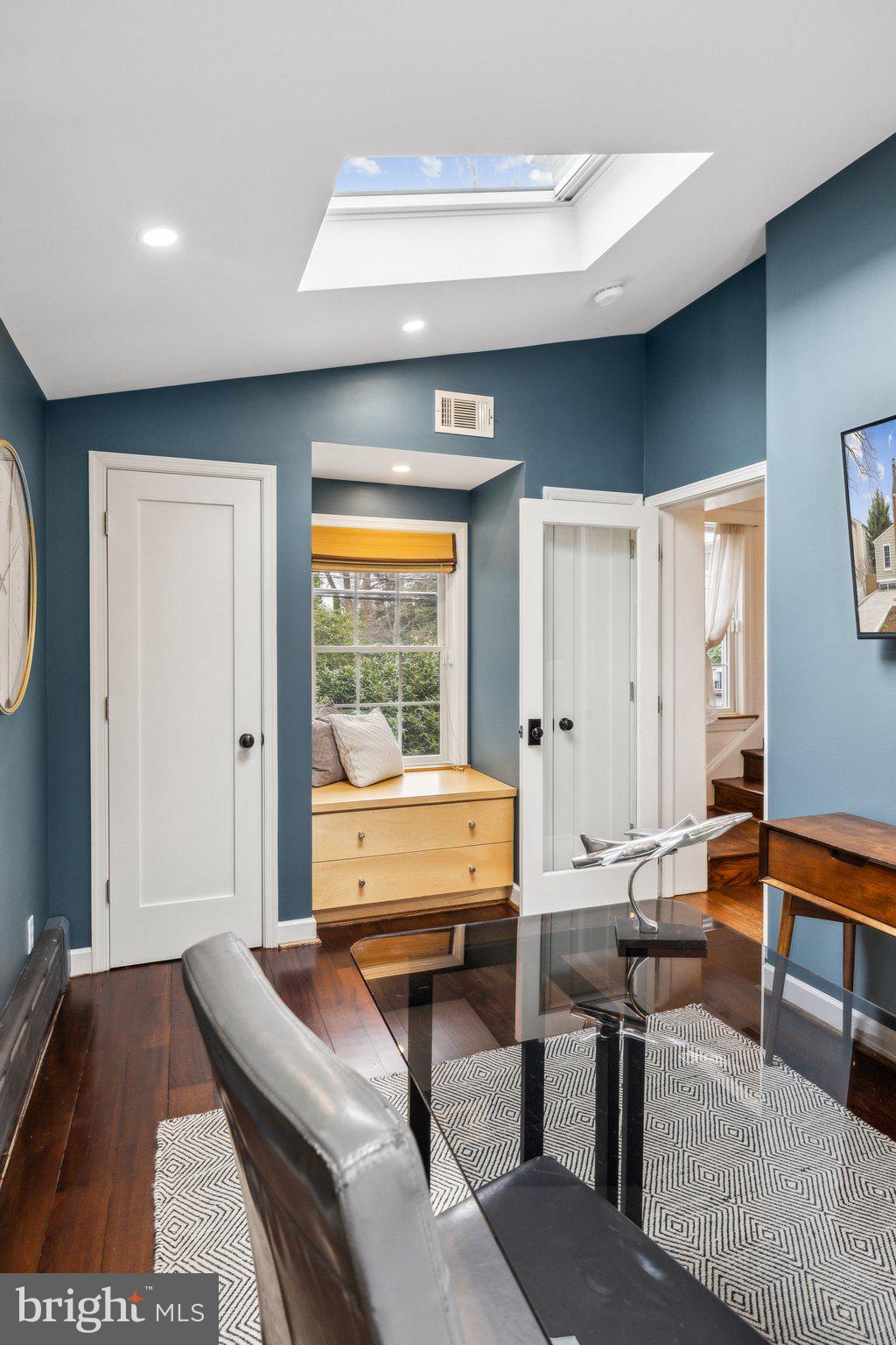 3808 North Pershing Drive Arlington, VA 22203 - Photo 19 of 42 a living room with furniture and a window
