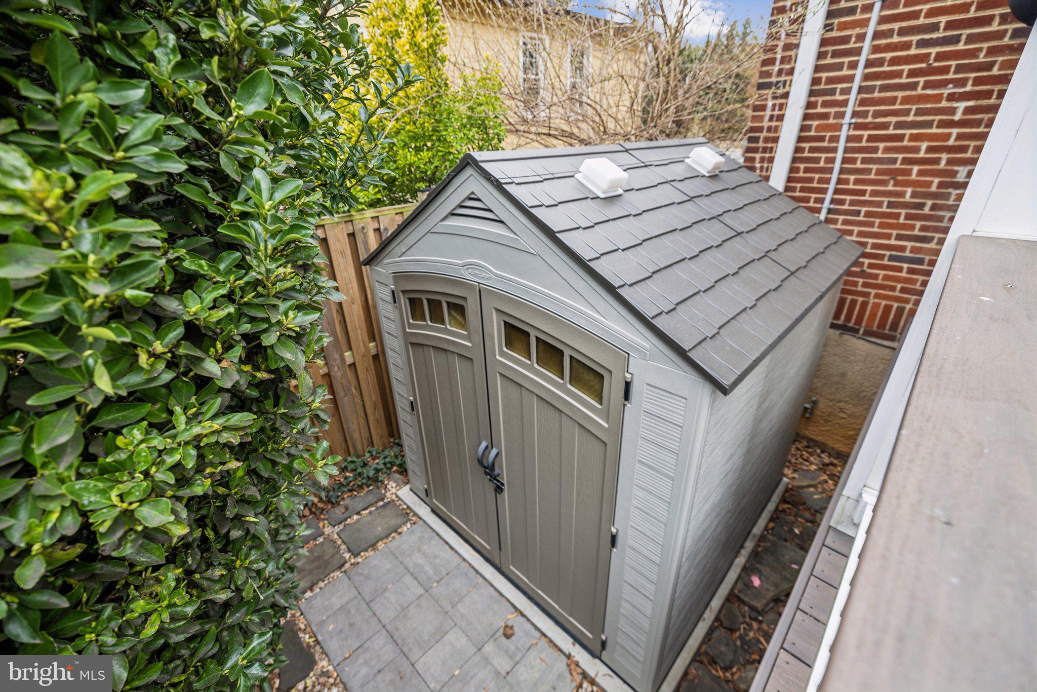 3808 North Pershing Drive Arlington, VA 22203 - Photo 33 of 42 a view of a house with a door