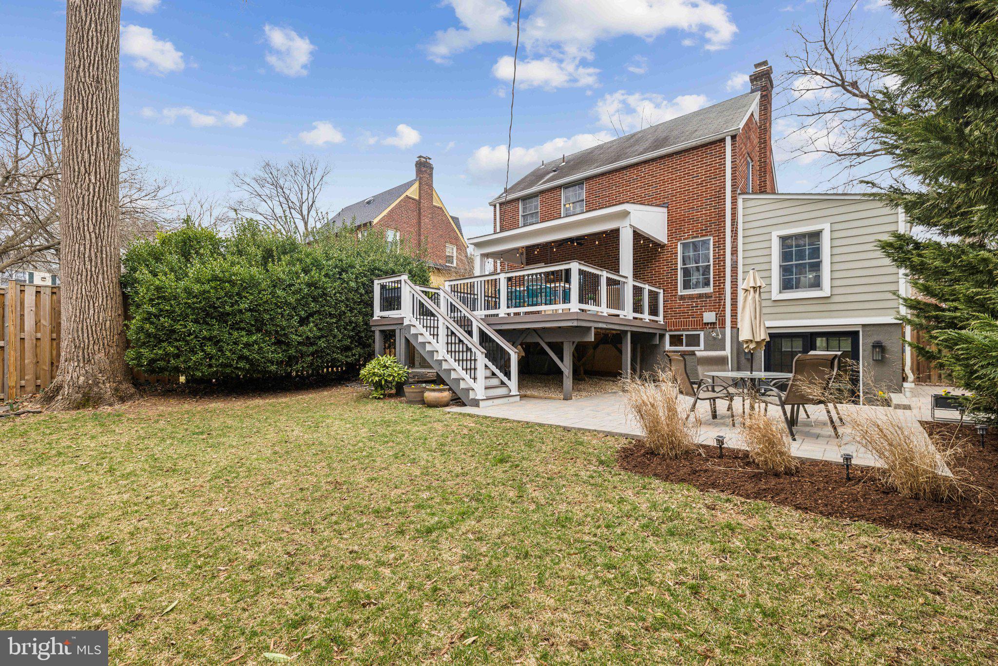 3808 North Pershing Drive Arlington, VA 22203 - Photo 5 of 42 a front view of a house with garden