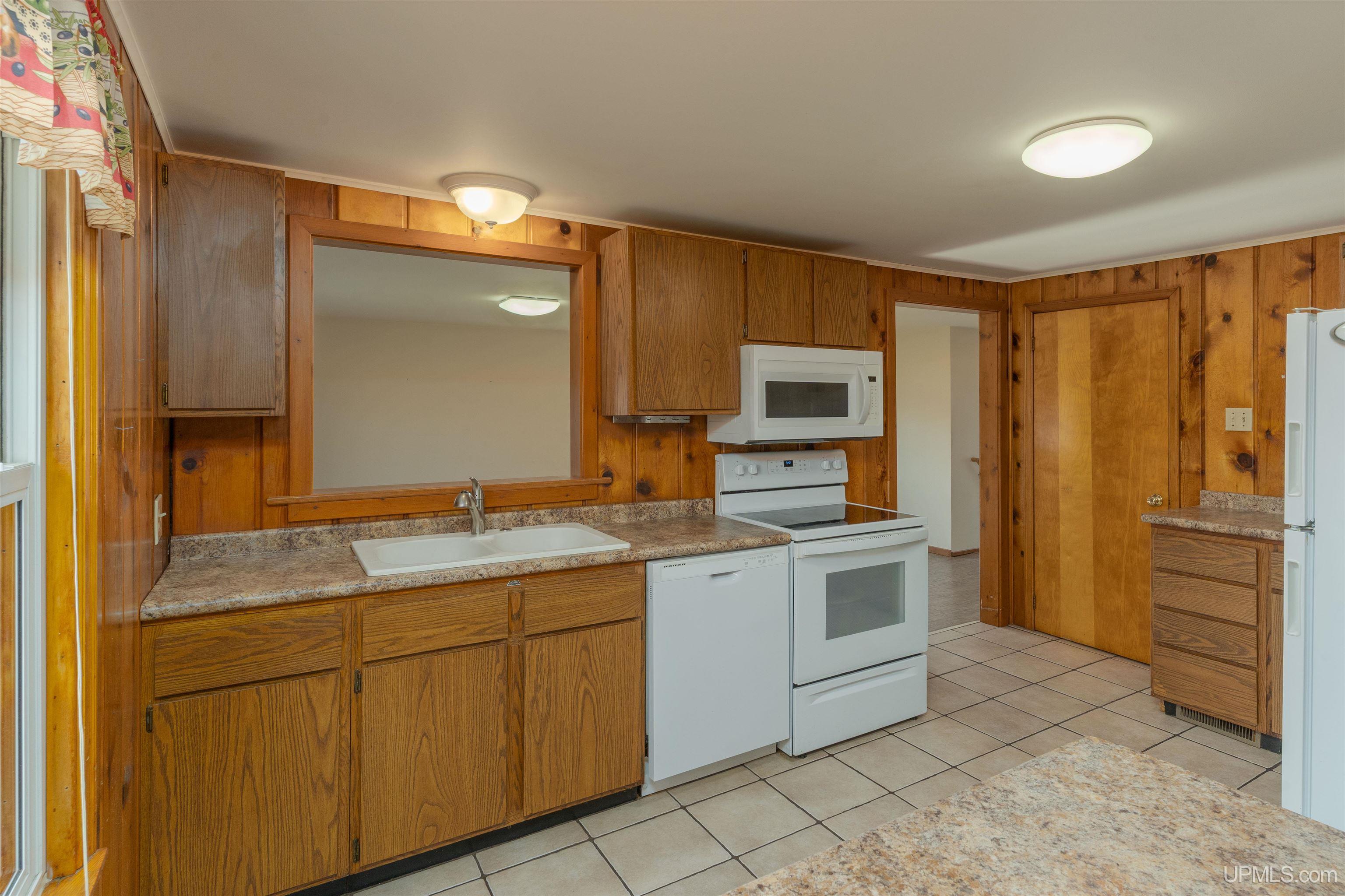 4105 Highway 2 Iron River, MI 49935 - Photo 6 of 36