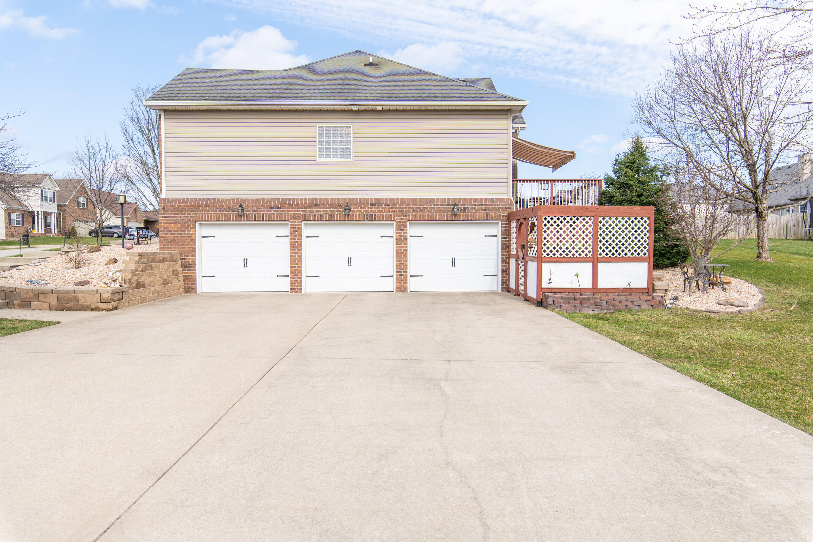 121 Fallow Circle Georgetown, KY 40324 - Photo 2 of 55 20230220-121-Fallow-Cir-TEMedia-010_web