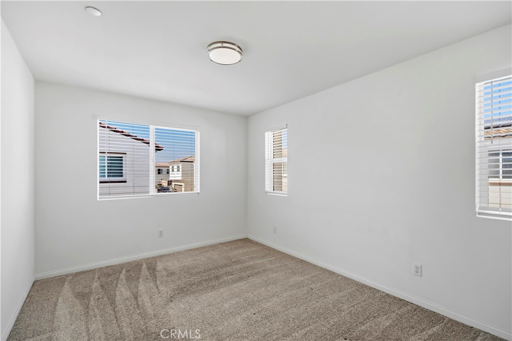 335 Carson Court Rialto, CA 92376 - Photo 16 of 34 a view of a window in a room
