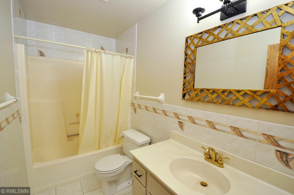 993 21st Street Southeast Rochester, MN 55904 - Photo 8 of 17 Gallery Image 8
