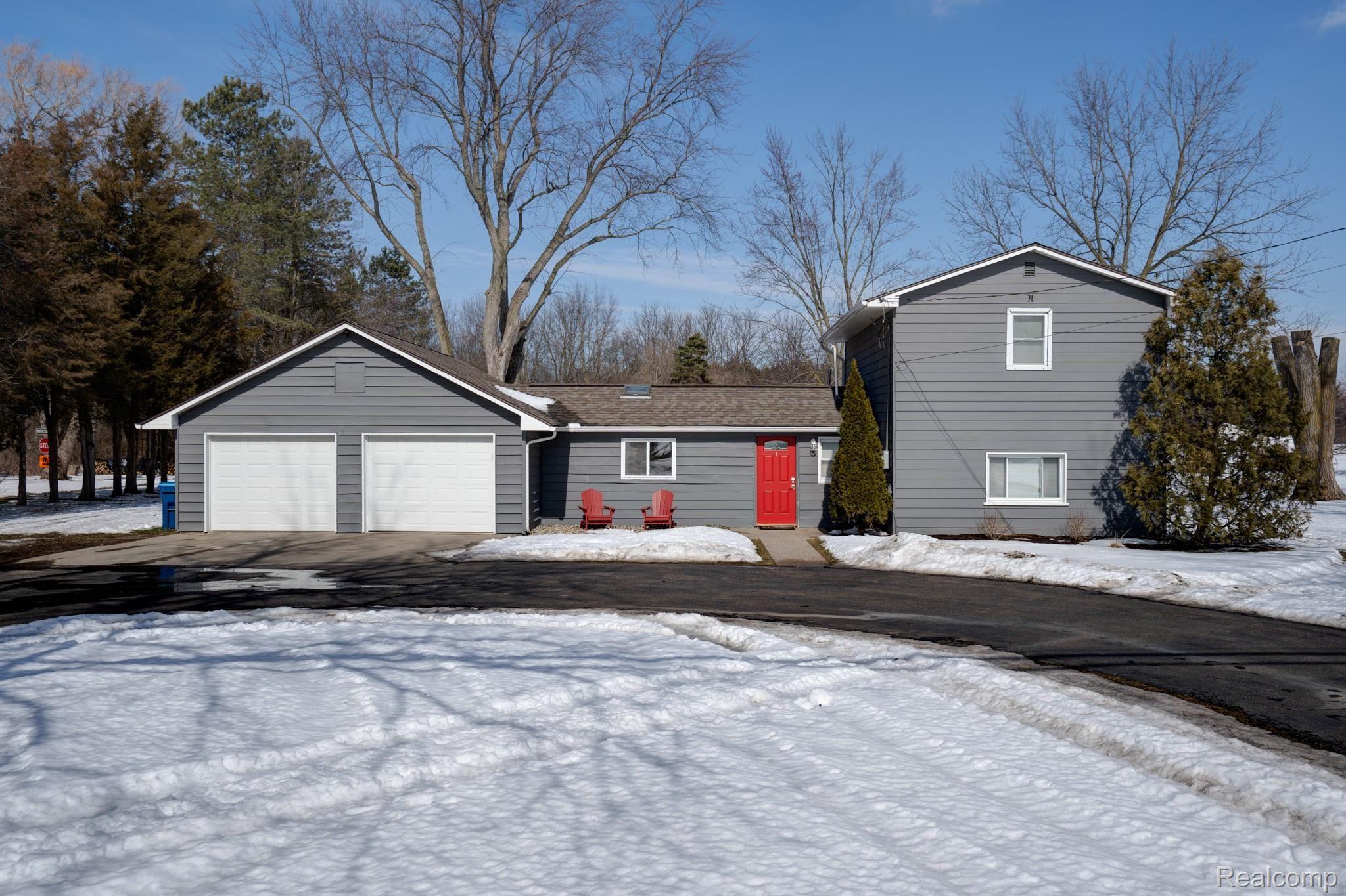 805 Silver Lake Road Linden, MI 48451 - Photo 1 of 17 Front of Home