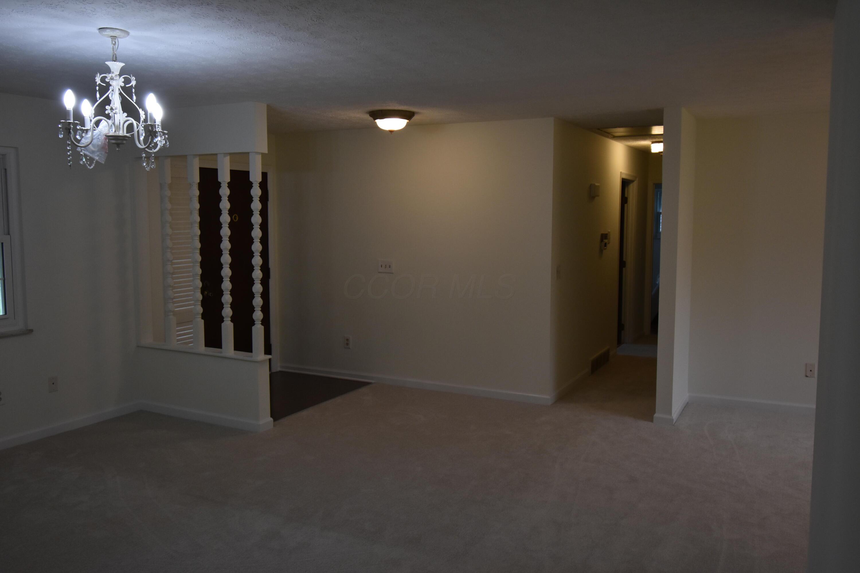 6580 Davis Road Hilliard, OH 43026 - Photo 5 of 23 Entry and hallway