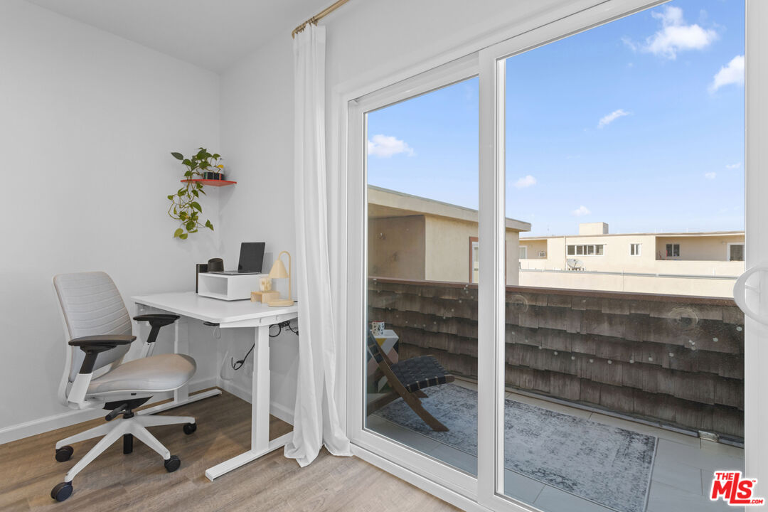 5414 Newcastle Avenue, Unit 50 Encino, CA 91316 - Photo 16 of 23 a view of workspace