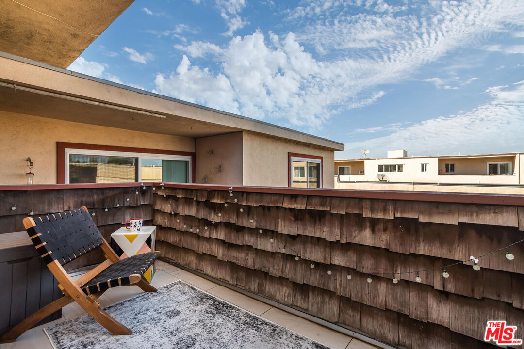 5414 Newcastle Avenue, Unit 50 Encino, CA 91316 - Photo 17 of 23 a backyard of a house with barbeque oven and outdoor seating
