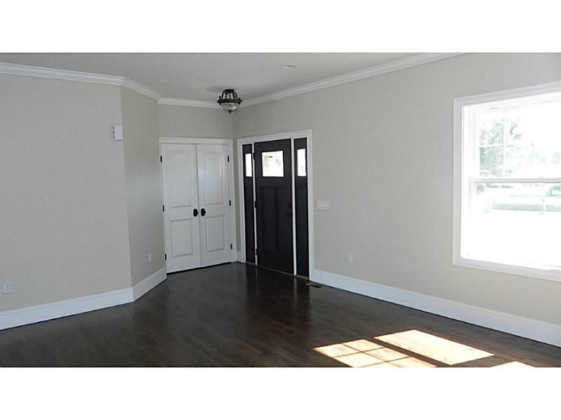 1517 Wapping Road Middletown, RI 02842 - Photo 12 of 25 Living Room.