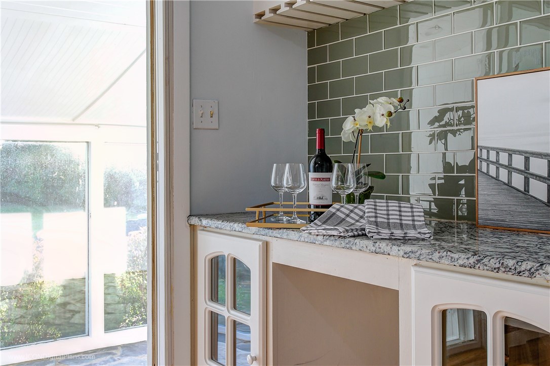 161 Mitchell's Lane Middletown, RI 02842 - Photo 11 of 32