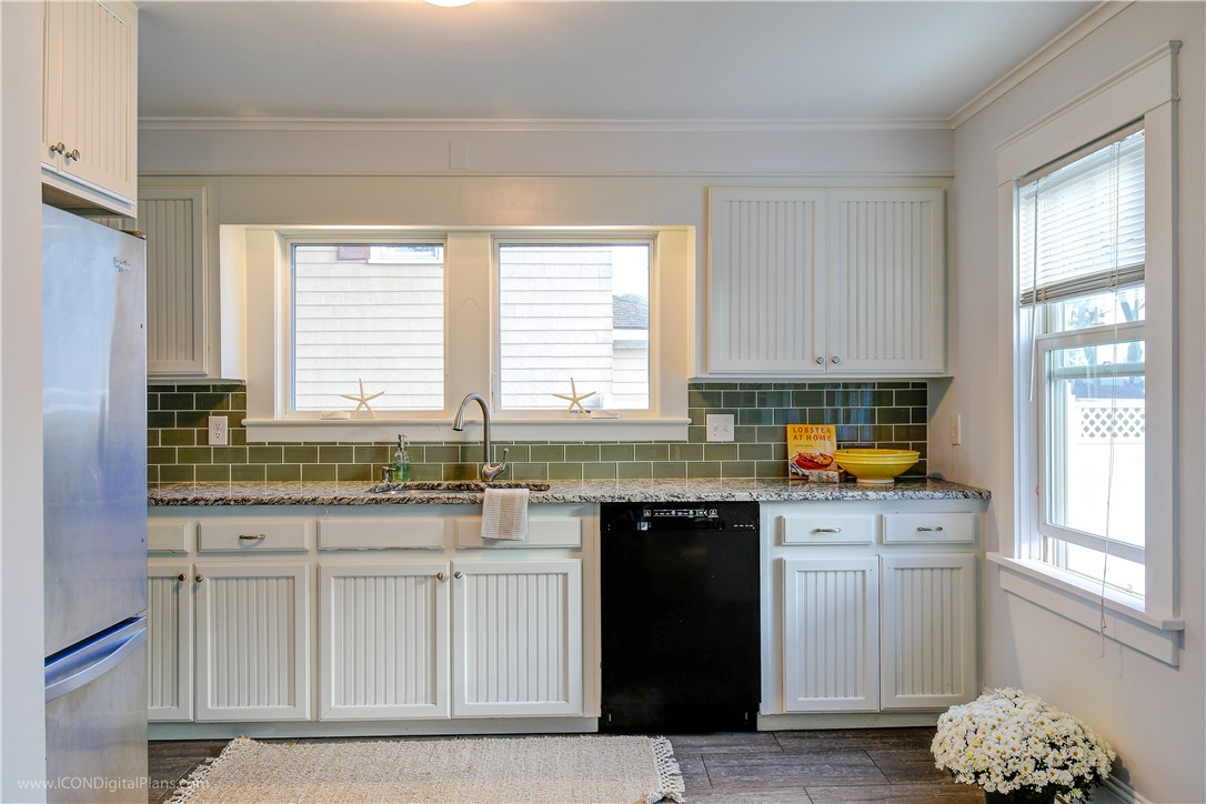 161 Mitchell's Lane Middletown, RI 02842 - Photo 13 of 32