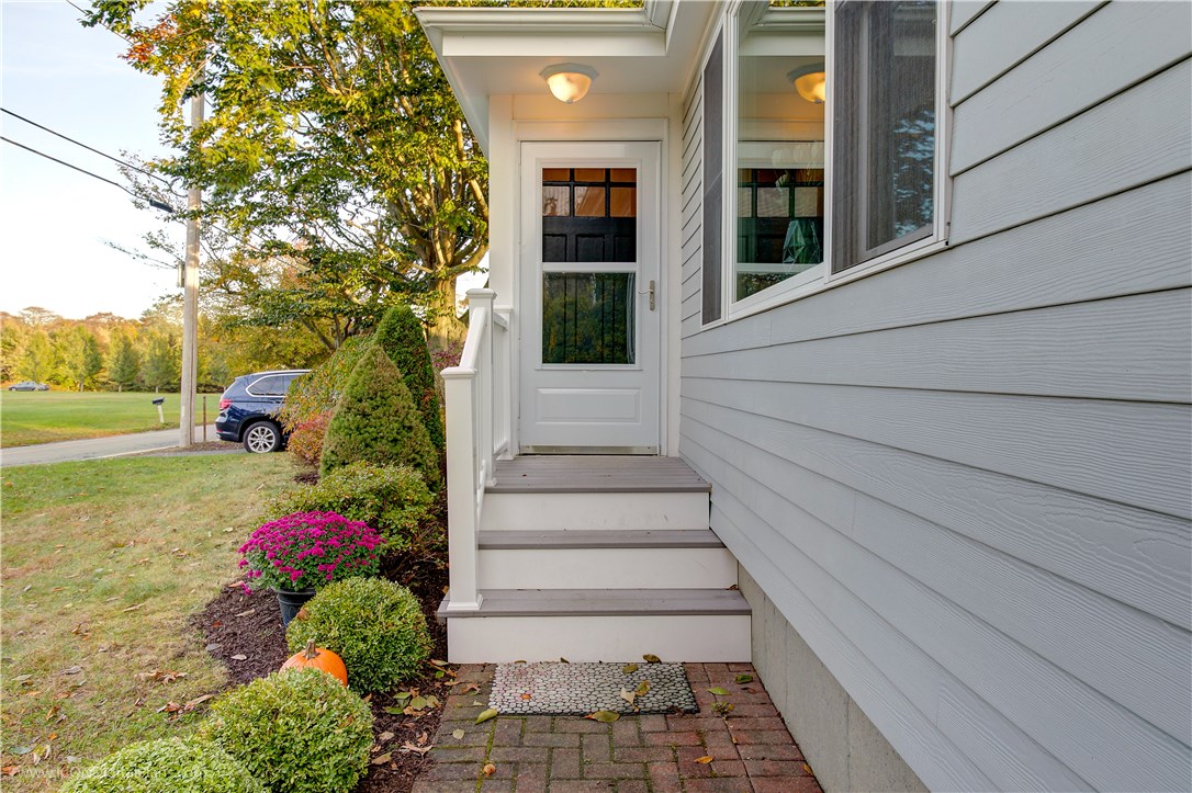 161 Mitchell's Lane Middletown, RI 02842 - Photo 2 of 32