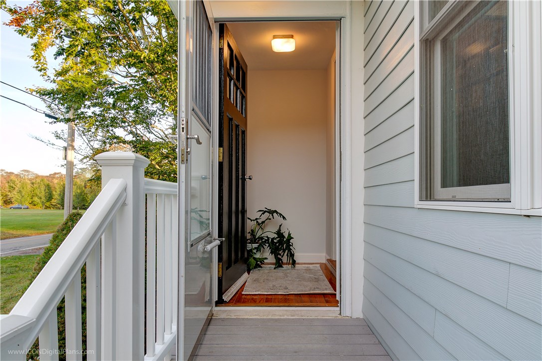 161 Mitchell's Lane Middletown, RI 02842 - Photo 3 of 32