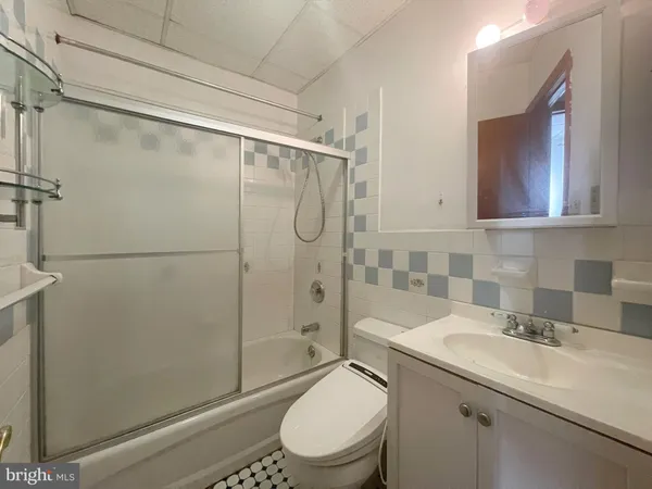 $3,000 | 1005 South 10th Street, Philadelphia, PA 19147