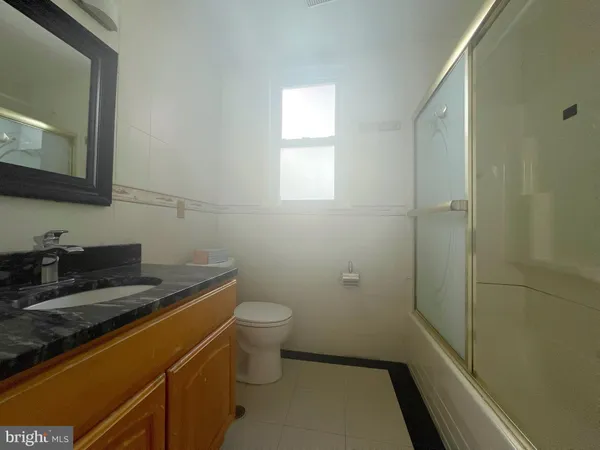 $3,000 | 1005 South 10th Street, Philadelphia, PA 19147