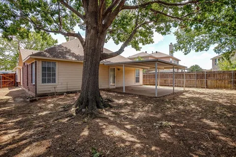 a view of house with a outdoor space