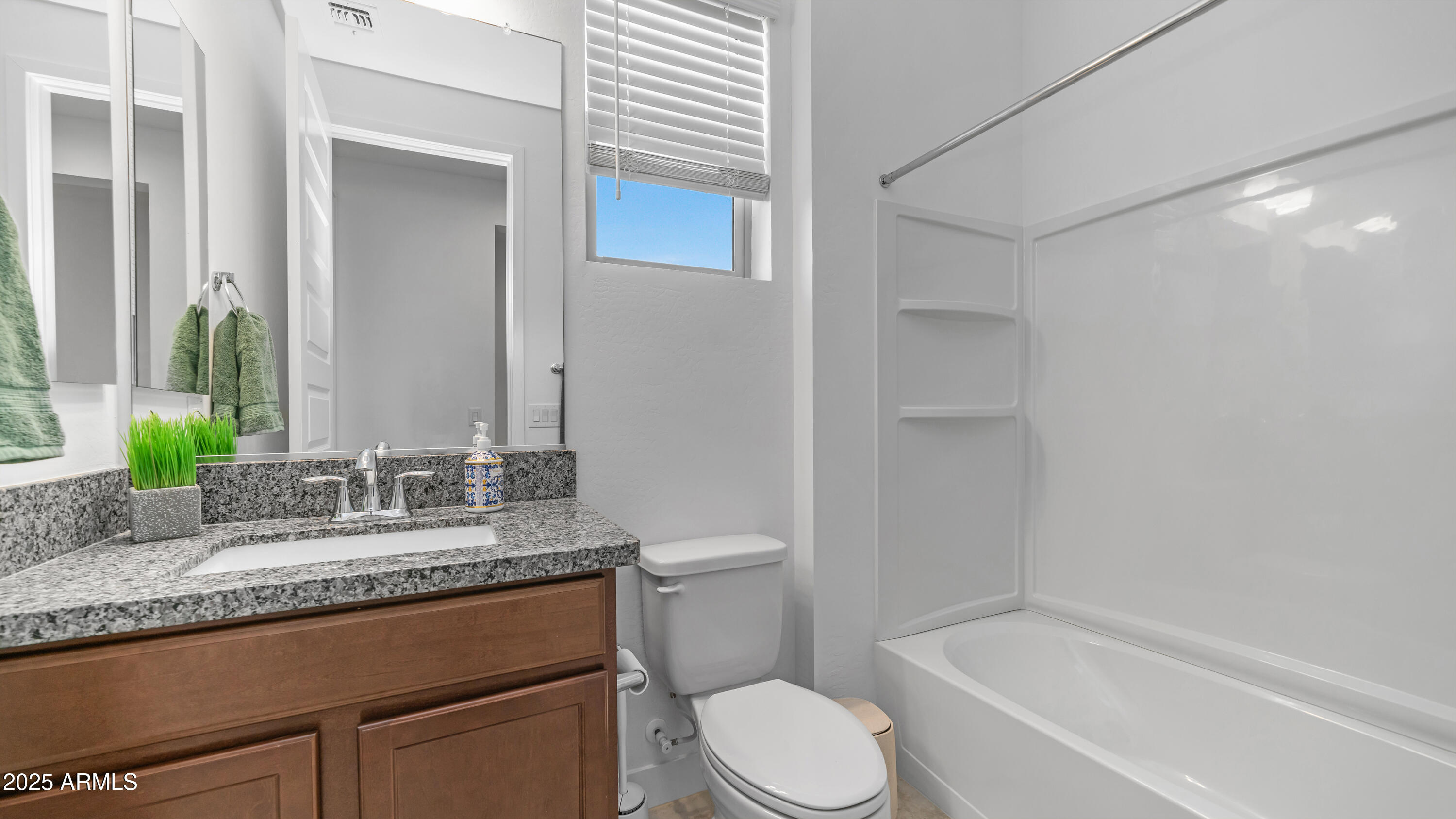 16159 South 177th Drive Goodyear, AZ 85338 - Photo 3 of 28 Spare bathroom