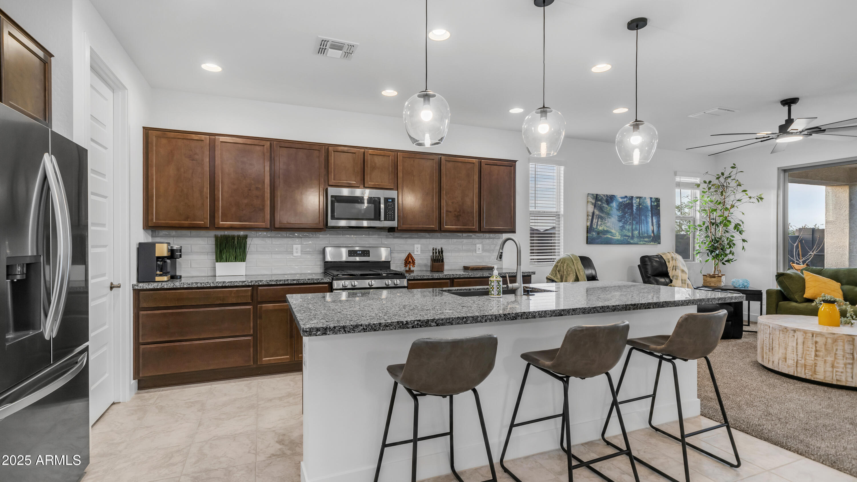 16159 South 177th Drive Goodyear, AZ 85338 - Photo 5 of 28 Kitchen