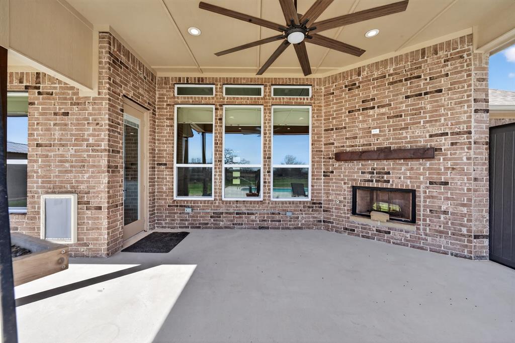 7613 Carter Ranch Road Azle, TX 76020 - Photo 21 of 37 Outdoor living area!