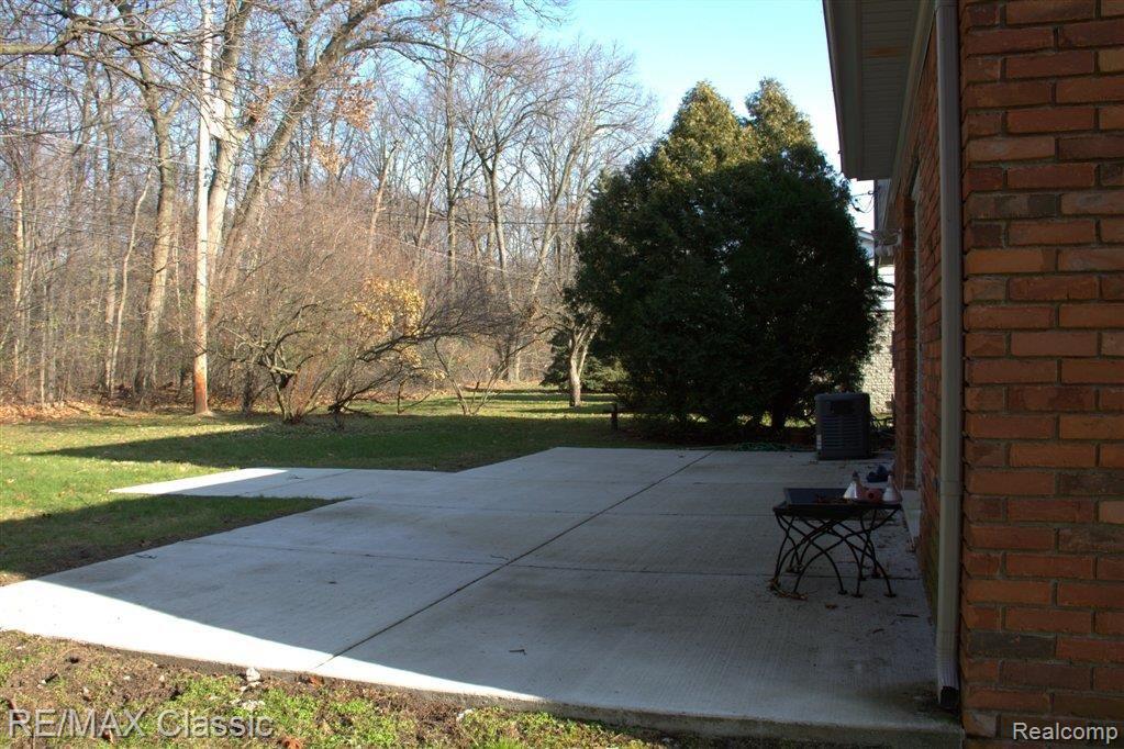 23915 Rockingham Street Southfield, MI 48033 - Photo 3 of 25 Lovely New Patio